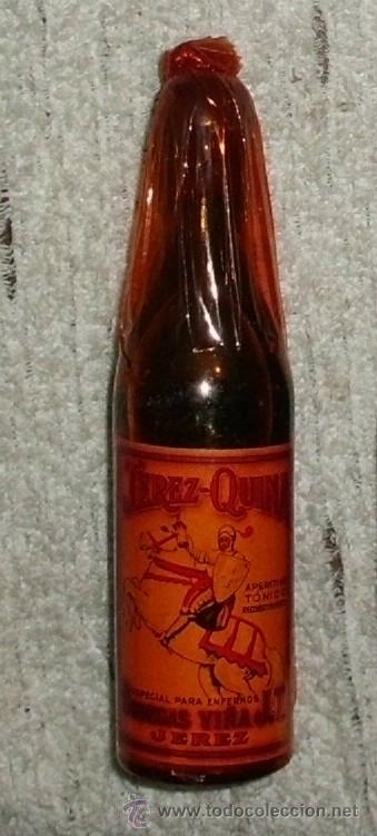 Coleccionismo de vinos y licores: BOTELLIN JEREZ-QUINA. BODEGAS VI&Ntilde;A J. T. JEREZ    RF-2388