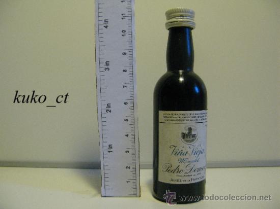 Sammlung von Weinen und Lik&ouml;ren: BOTELLITA BOTELLIN MOSCATEL VI&Ntilde;A VIEJA BODEGAS PEDRO DOMECQ