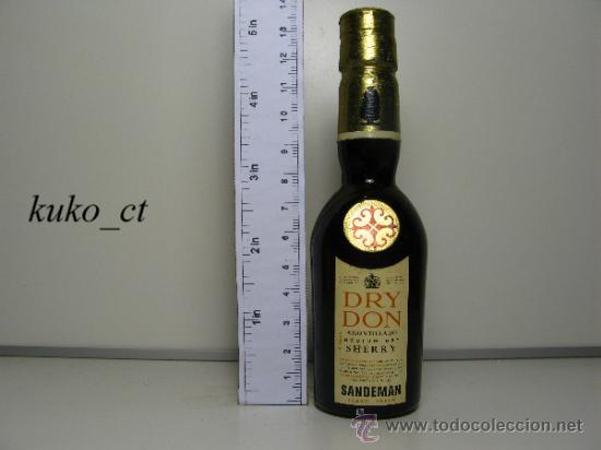 Sammlung von Weinen und Lik&ouml;ren: BOTELLITA BOTELLIN DRY RON AMONTILLADO MEDIO SHERRY SANDEMAN DESTILERIAS SANDEMAN