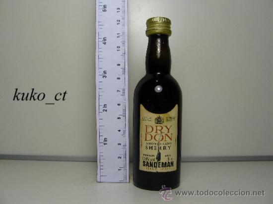 Collection of wines and liquors: BOTELLITA BOTELLIN DRY DON AMONTILLADO SHERRY  SANDEMAN DESTILERIAS SANDEMAN