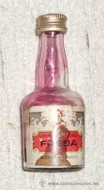 Coleccionismo de vinos y licores: BOTELLIN LICOR DE FRESA. BODEGAS TAMAYO. JEREZ    RF-2426