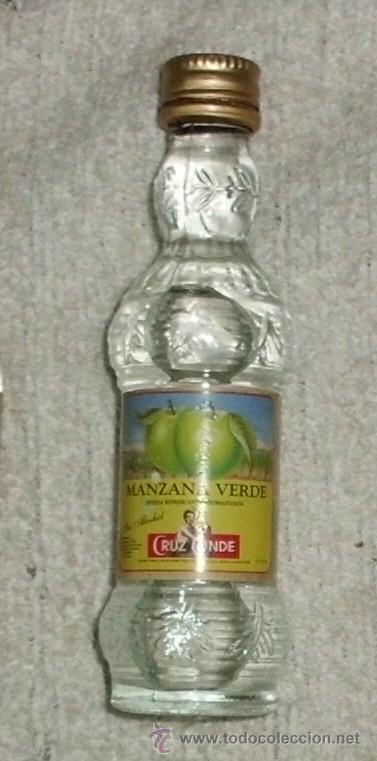 Coleccionismo de vinos y licores: BOTELLIN LICOR MANZANA VERDE CRUZ CONDE. MONTILLA    RF-2457