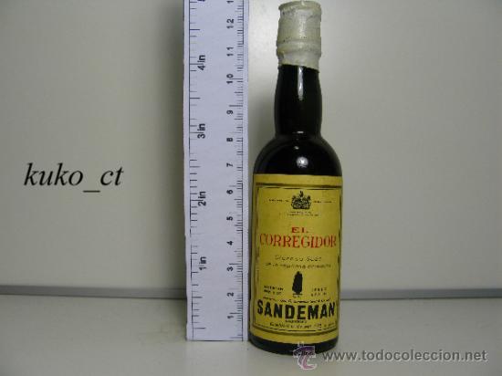 Collection of wines and liquors: BOTELLITA BOTELLIN OLOROSO SECO EL CORREGIDOR SANDEMAN DESTILERIAS SANDEMAN