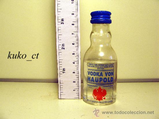 Collection of wines and liquors: BOTELLITA BOTELLIN VODKA VON HA&Uuml;POLD DESTILERIAS RIVES-PITMAN
