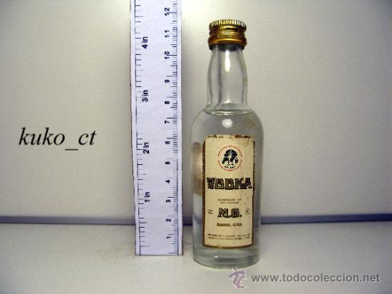 Collection of wines and liquors: BOTELLITA BOTELLIN VODKA M.G. DESTILERIAS MANUEL GIRO