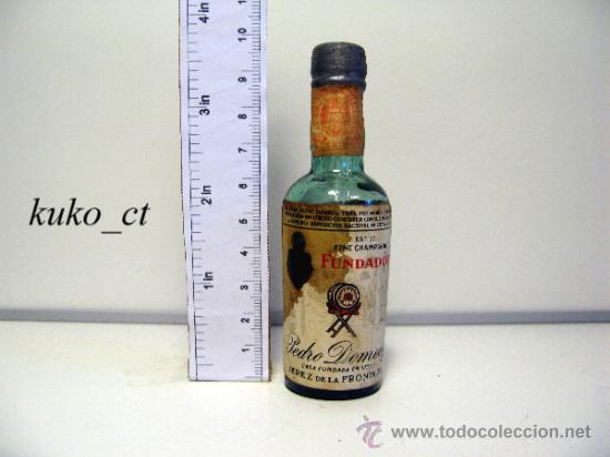 Sammlung von Weinen und Lik&ouml;ren: BOTELLITA BOTELLIN ESTILO CHAMPAGNE FUNDADOR DESTILERIAS PEDRO DOMECQ