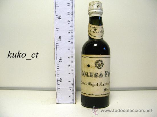 Collection of wines and liquors: BOTELLITA BOTELLIN SOLERA FINA VIUDA DE MIGUEL NAVARRO BODEGAS NAVARRO MONTILLA