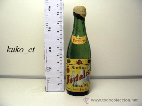 Collection of wines and liquors: BOTELLITA BOTELLIN CO&Ntilde;AC FORTALEZA BODEGAS VI&Ntilde;A J.T. JOSE TAMAYO