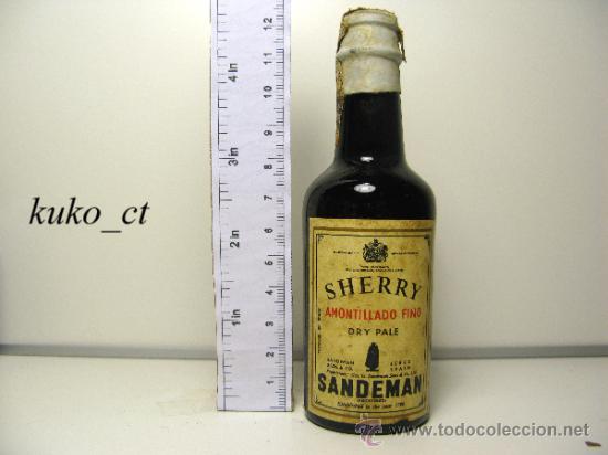 Collection of wines and liquors: BOTELLITA BOTELLIN  AMONTILLADO FINO DRY PALE SHERRY SANDEMAN DESTILERIAS SANDEMAN