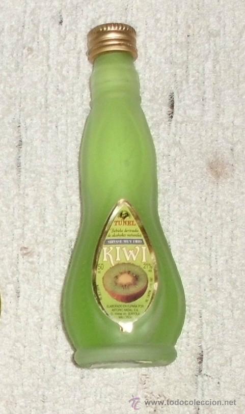 Coleccionismo de vinos y licores: BOTELLIN LICOR DE KIWI TUNEL. DEST. ANTONIO NADAL S. A. MALLORCA  RF-2626