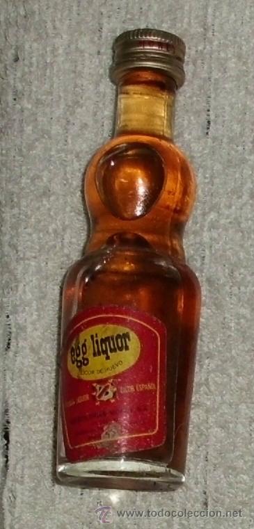 Coleccionismo de vinos y licores: BOTELLIN EGG LIQUOR. LICOR DE HUEVO. DESTILERIA MOREY. MALLORCA    RF-2717