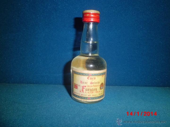 Coleccionismo de vinos y licores: BOTELLIN DE LICOR SELECTO DE COCO DE DESTILERIAS FUENTES EN SAN VICENTE ALICANTE CON SELLO DE PAGO