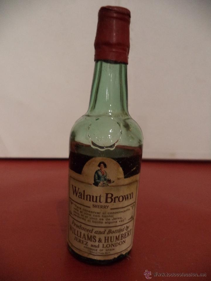 Coleccionismo de vinos y licores: BOTELLIN WALNUT BROWN SHERRY. WILLIAMS & HUMBERT. JEREZ.