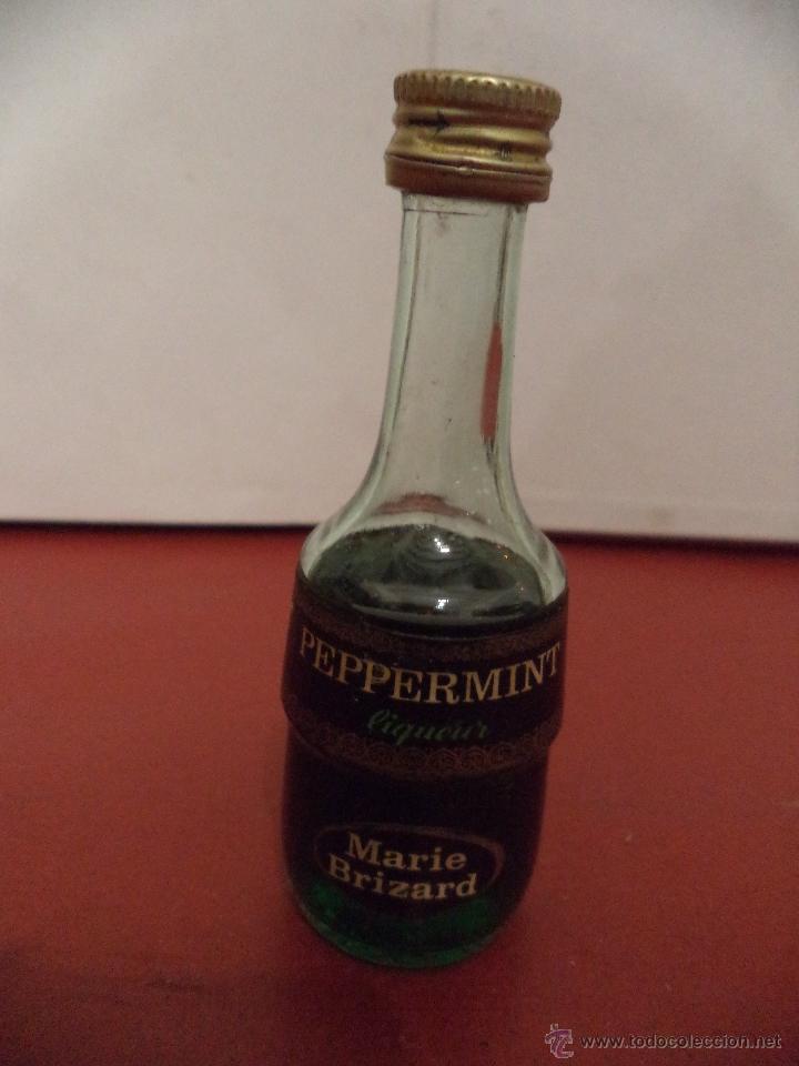 Coleccionismo de vinos y licores: BOTELLIN DE LIQUEUR PEPPERMINT. MARIE BRIZARD ET ROGER.
