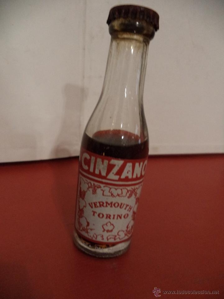 Coleccionismo de vinos y licores: BOTELLIN DE VERMOUTH TORINO DE CINZANO. VILLAFRANCA DEL PANAD&Eacute;S, BARCELONA.