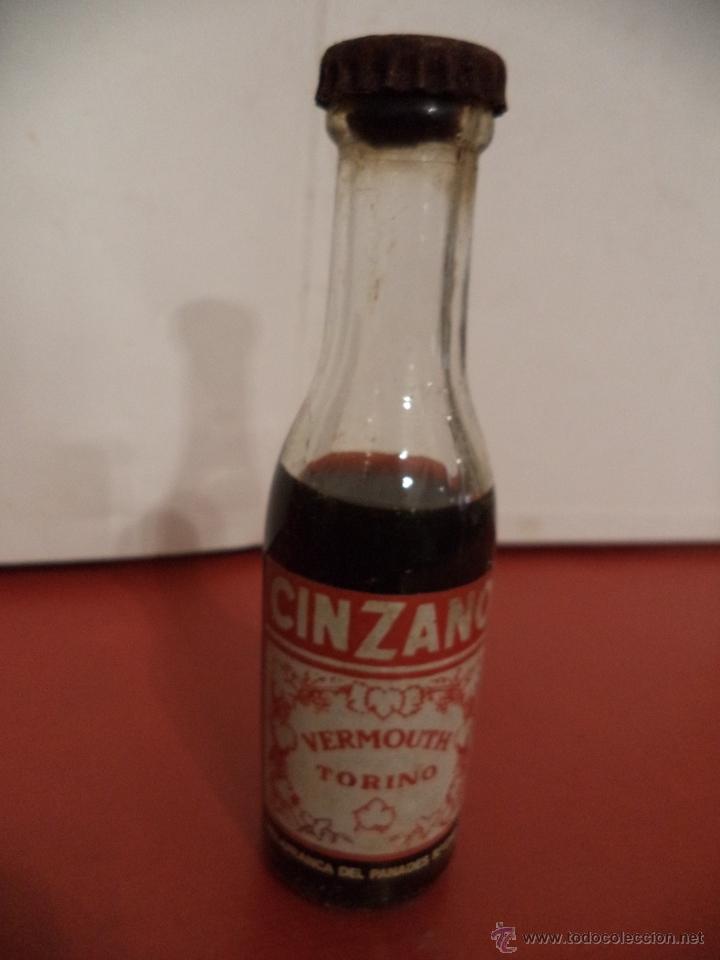 Coleccionismo de vinos y licores: BOTELLIN DE VERMOUTH TORINO DE CINZANO. VILLAFRANCA DEL PANAD&Eacute;S, BARCELONA.
