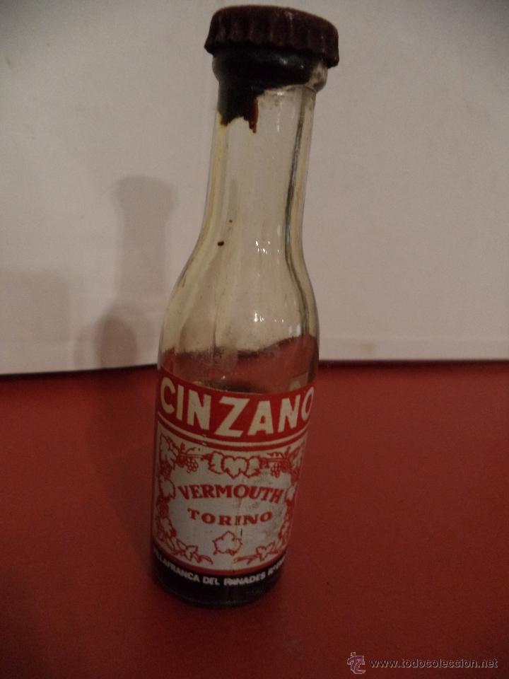 Coleccionismo de vinos y licores: BOTELLIN DE VERMOUTH TORINO DE CINZANO. VILLAFRANCA DEL PANAD&Eacute;S, BARCELONA.