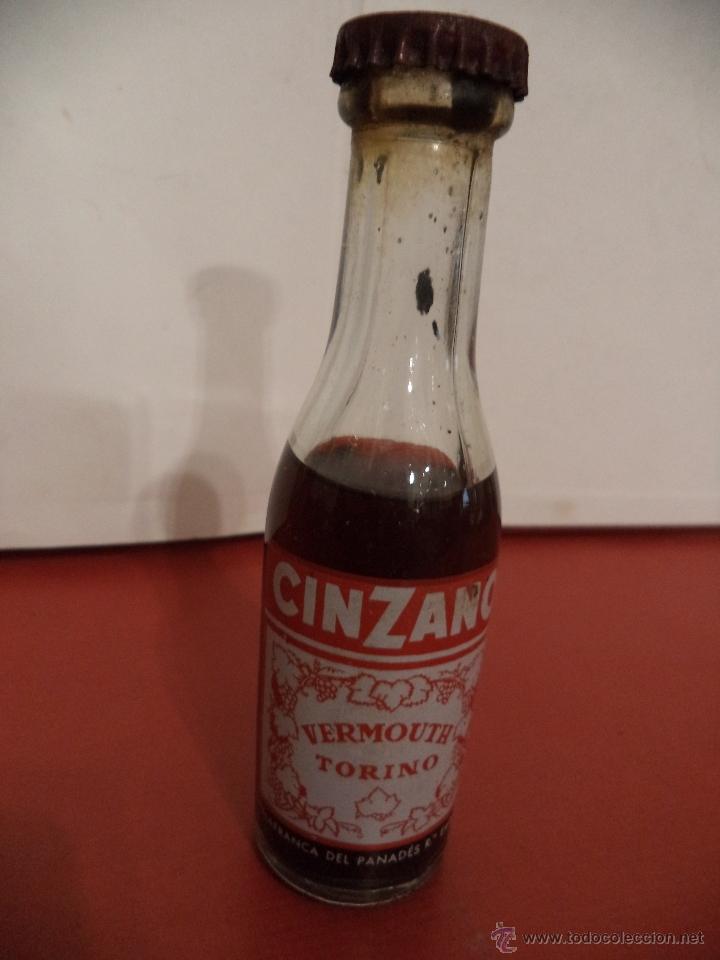 Coleccionismo de vinos y licores: BOTELLIN DE VERMOUTH TORINO DE CINZANO. VILLAFRANCA DEL PANAD&Eacute;S, BARCELONA.