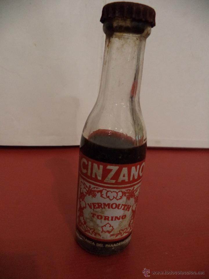 Coleccionismo de vinos y licores: BOTELLIN DE VERMOUTH TORINO DE CINZANO. VILLAFRANCA DEL PANAD&Eacute;S, BARCELONA.