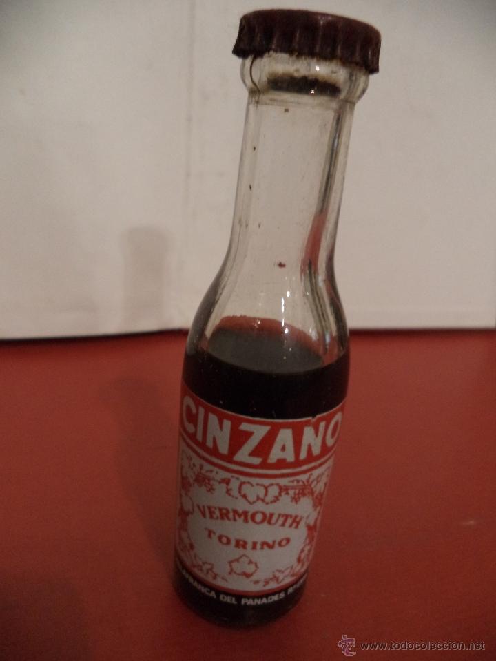 Coleccionismo de vinos y licores: BOTELLIN DE VERMOUTH TORINO DE CINZANO. VILLAFRANCA DEL PANAD&Eacute;S, BARCELONA.