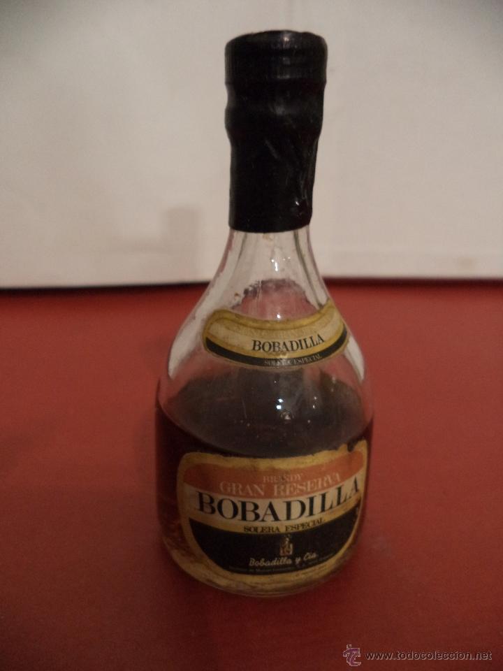 Coleccionismo de vinos y licores: BOTELLIN DE BRANDY GRAN RESERVA BOBADILLA. SOLERA ESPECIAL. BODEGAS DE MANUEL FERNANDEZ. JEREZ.