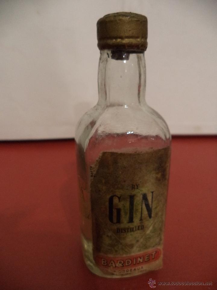 Collection of wines and liquors: BOTELLIN DE WHISKY DRY GIN BARDINET. DESTILER&Iacute;AS BARDINET. BORDEAUX - FRANCIA.