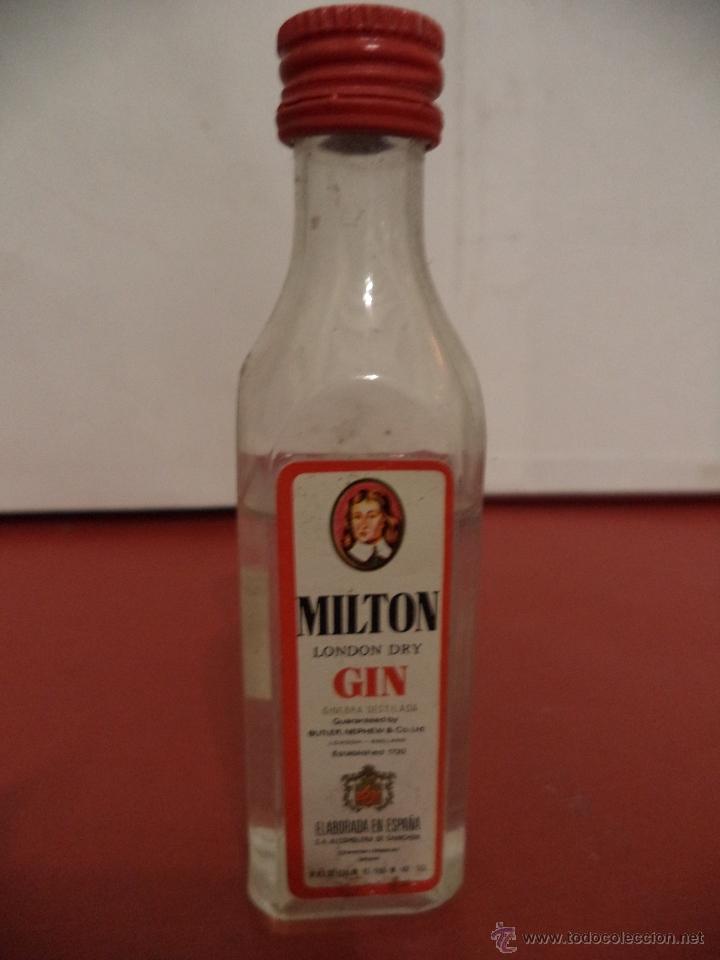 Coleccionismo de vinos y licores: BOTELLIN DE WHISKY MILTON. LONDON DRY GIN. GINEBRA DESTILADA. ALCOHOLERA DE CHINCHON, S. A. MADRID.