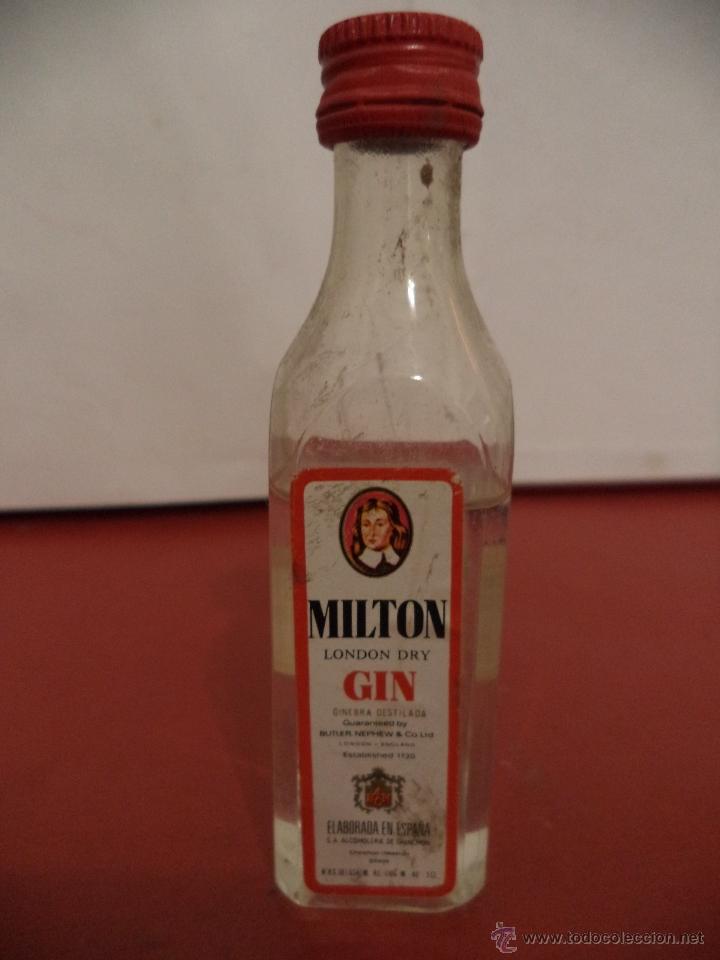 Coleccionismo de vinos y licores: BOTELLIN DE WHISKY MILTON. LONDON DRY GIN. GINEBRA DESTILADA. ALCOHOLERA DE CHINCHON, S. A. MADRID.