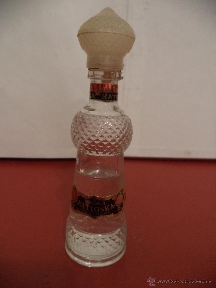Collection of wines and liquors: BOTELLIN DE VODKA KATIUSKA.