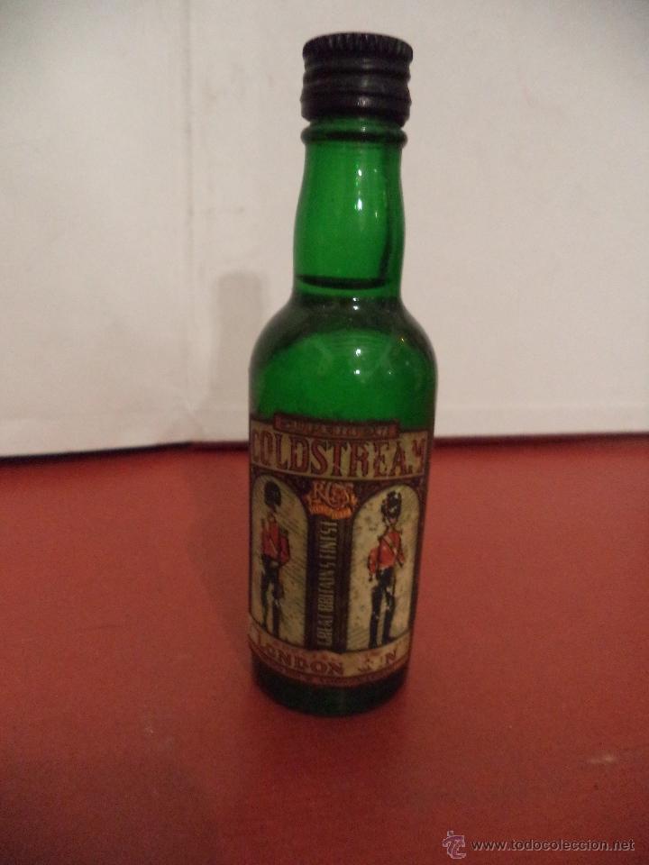Coleccionismo de vinos y licores: BOTELLIN DE GINEBRA SUPERIOR COLDSTREAM. DESTILER&Iacute;AS CARMICHAEL & SONS. LTD. LONDRES.