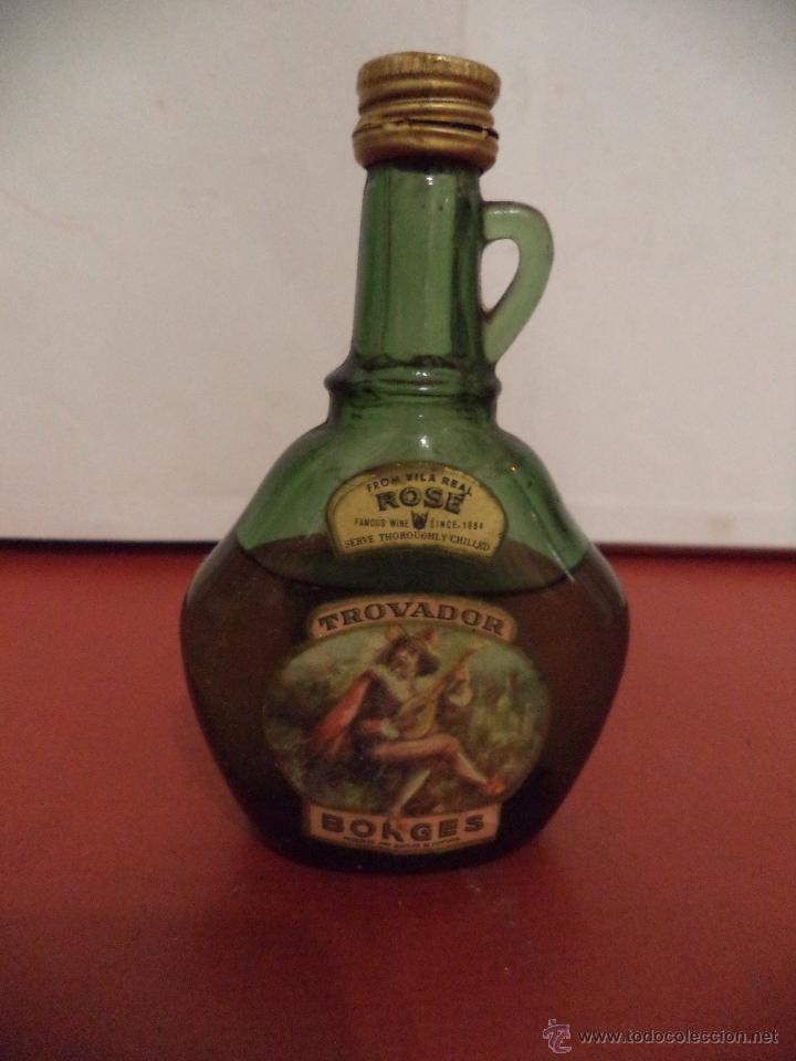 Collection of wines and liquors: BOTELLIN DE VINO TROVADOR ROS&Eacute;. DESTILER&Iacute;AS BORGES. PORTUGAL