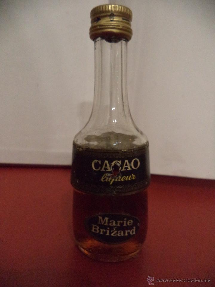 Coleccionismo de vinos y licores: BOTELLIN DE LICOR - LIQUEUR CACAO. MARIE BRIZARD ET ROGER EN VILLABONA . CIZURQUIL.
