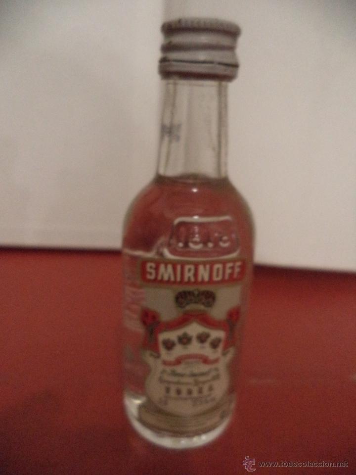 Coleccionismo de vinos y licores: BOTELLIN DE VODKA SMIRNOFF. Ste. PIERRE SMIRNOFF FILS. MADRID.