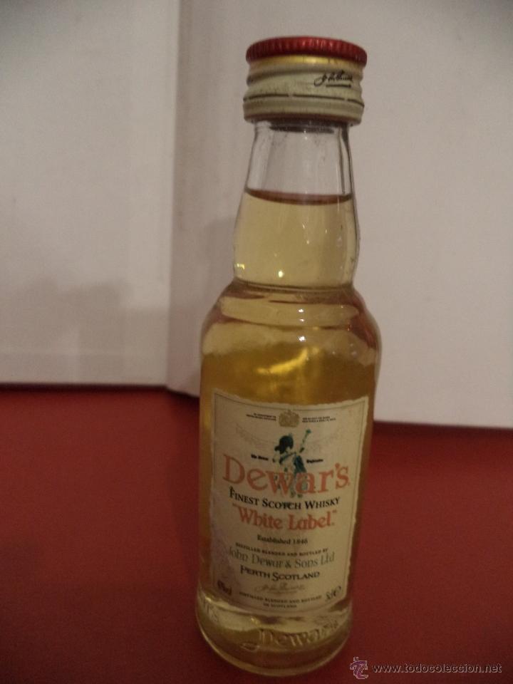 Collectionnisme de vins et liqueurs: BOTELLIN DE WHISKY DEWAR'S WHITE LABEL. DESILER&Iacute;AS JOHN DEWAR & SONS LTD. SCOTLAND.