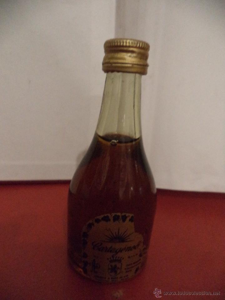 Colecionismo de vinhos e licores: BOTELLIN CARTAG&Eacute;NOC, APERITIVO A BASE DE VINO. YVES MARTRE.