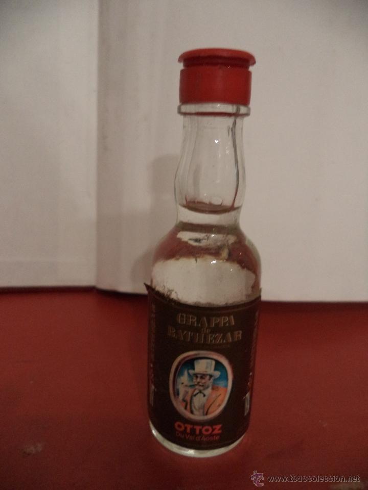 Colecionismo de vinhos e licores: BOTELLIN GRAPPA DE BATHEZAR. AGGUAVITE DI VINACCIA. OTTOZ DU VAL D'AOSTE. ITALIA.