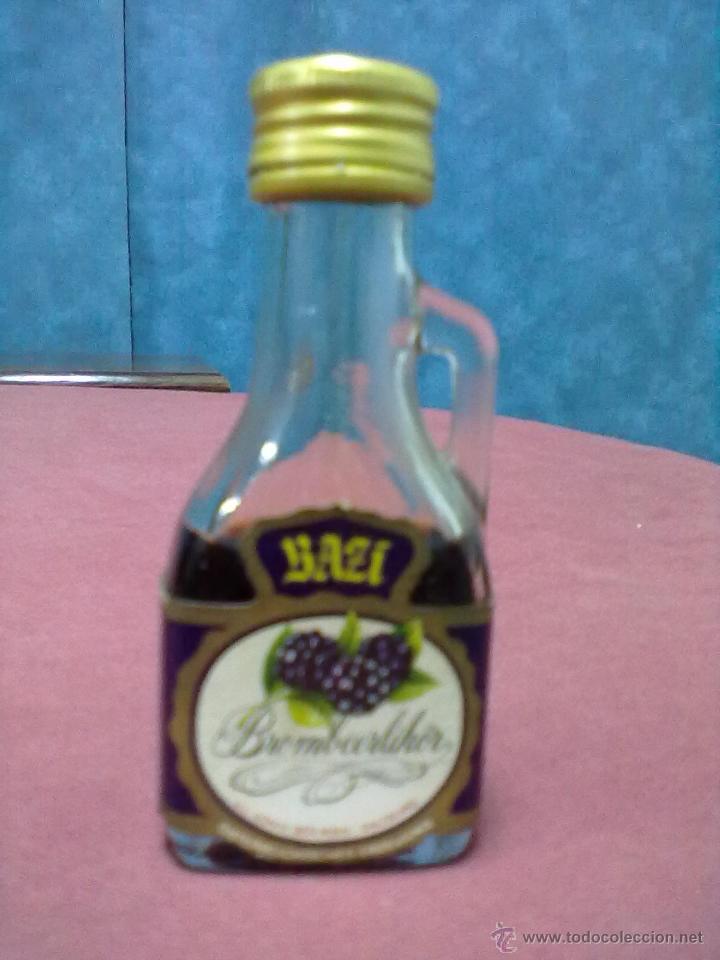 Coleccionismo de vinos y licores: BOTELLIN BAZI BROMBEERLIKOR