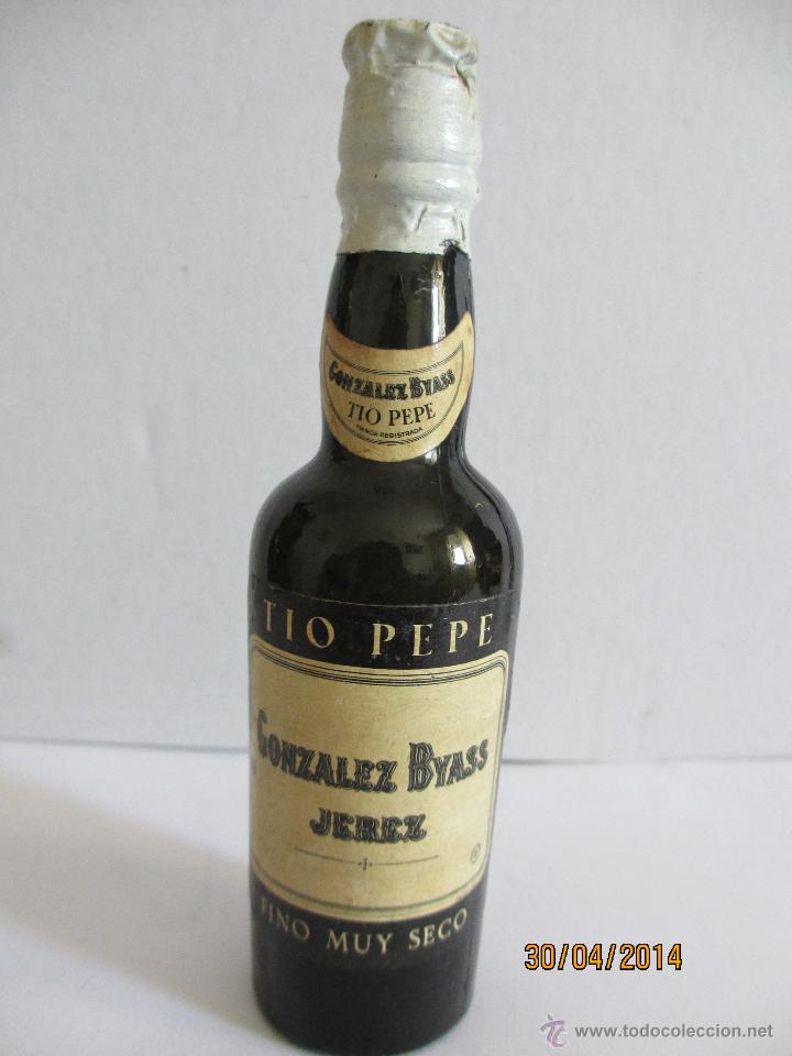 Coleccionismo de vinos y licores: BOTELLIN DE VINO FINO MUY SECO, T&Iacute;O PEPE. GONZALEZ BYASS. JEREZ (ESPA&Ntilde;A).