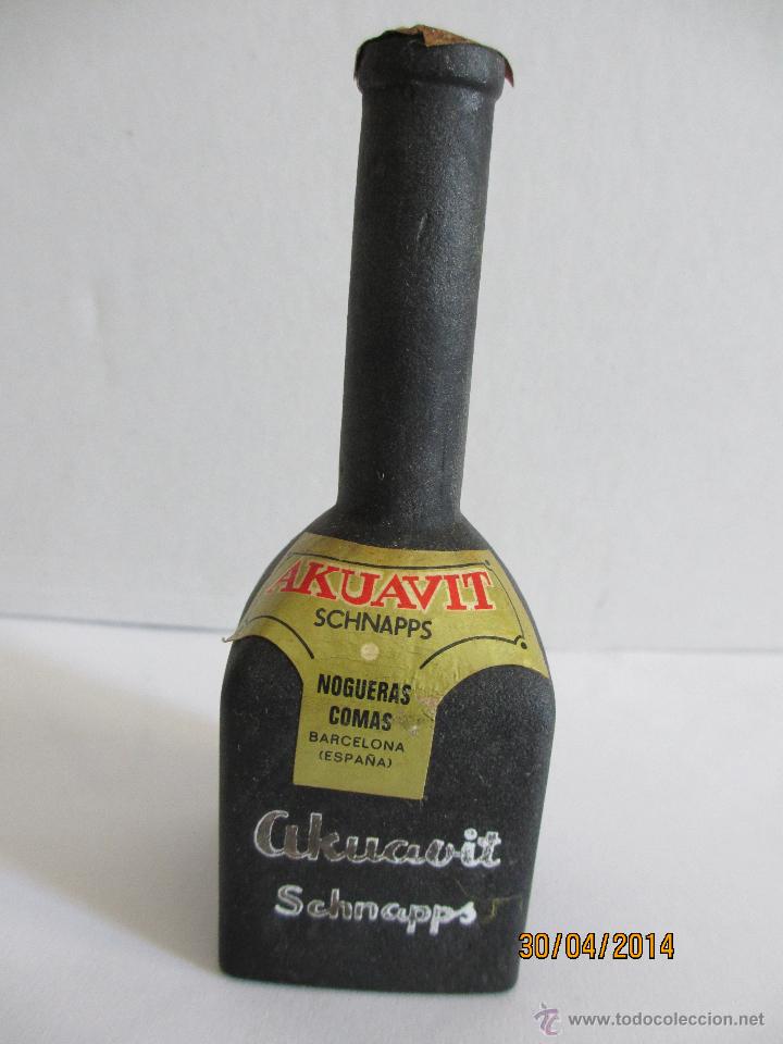 Coleccionismo de vinos y licores: BOTELLIN DE AKUAVIT SCHNAPPS. NOGUERAS COMAS. BARCELONA (ESPA&Ntilde;A)