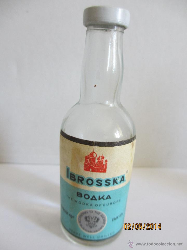 Collection of wines and liquors: BOTELLIN DE VODKA IBROSSKA BOAKA. PRODUCTO INTERNACIONAL.
