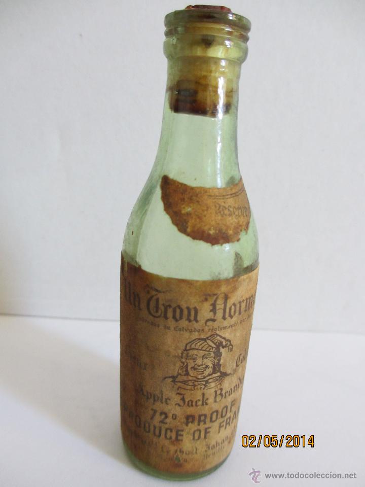 Collection of wines and liquors: BOTELLIN DE BRANDY VIEUX CALAVADOS. PRODUCTO DE FRANCIA.