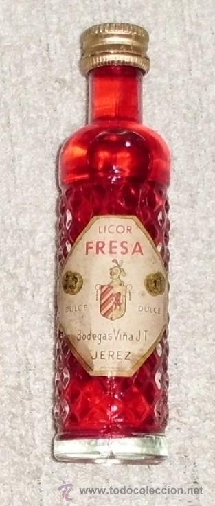 Coleccionismo de vinos y licores: BOTELLIN LICOR DE FRESA. BODEGAS VI&Ntilde;A J. T. JEREZ    RF-3288