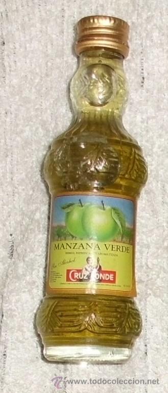 Coleccionismo de vinos y licores: BOTELLIN LICOR MANZANA VERDE. DESTILERIA CRUZ CONDE   RF-3324