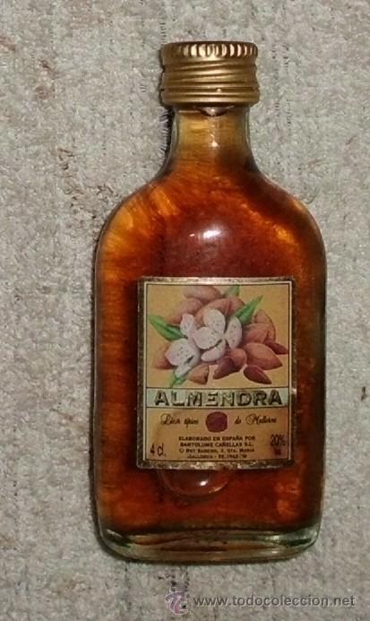 Coleccionismo de vinos y licores: BOTELLIN LICOR DE ALMENDRA. ELABORADO POR BARTOLEME CA&Ntilde;ELLAS. MALLORCA  RF-3530