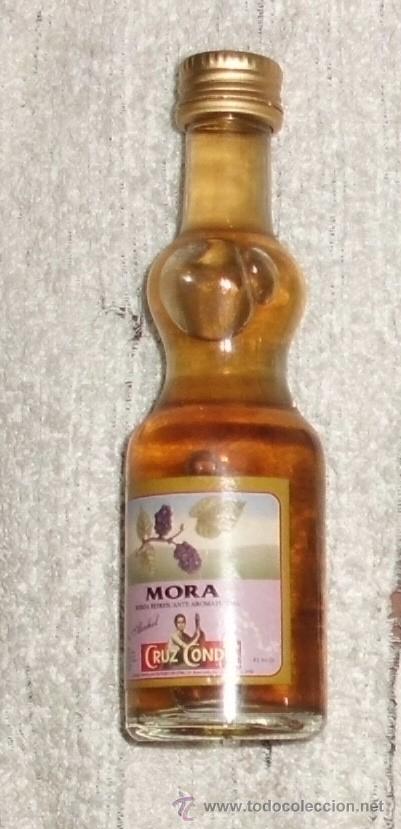 Coleccionismo de vinos y licores: BOTELLIN LICOR DE MORA. BODEGAS CRUZ CONDE. MONTILLA   RF-3556