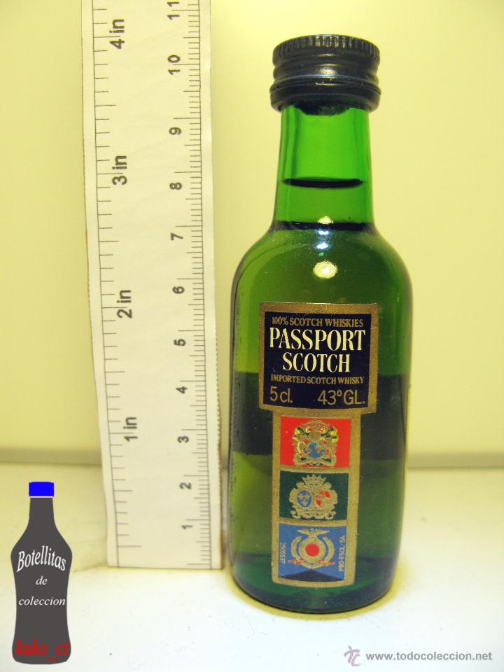 Coleccionismo de vinos y licores: BOTELLITA BOTELLIN WHISKY SCOTCH PASSPORT 43%