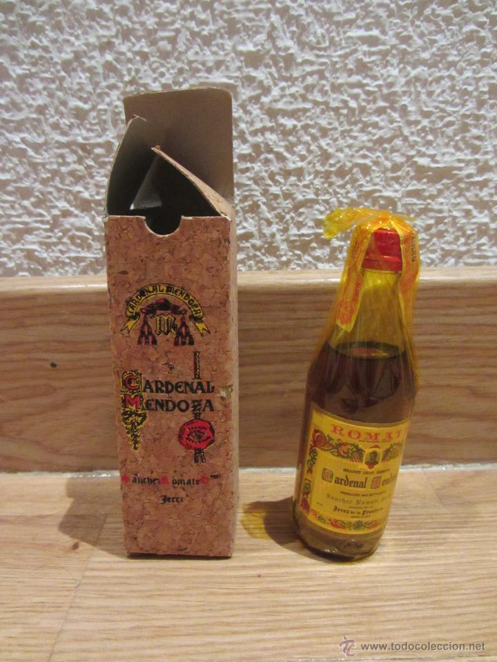 Coleccionismo de vinos y licores: Botellita de Brandy Cardenal Mendoza con caja. Botellin. Miniatura