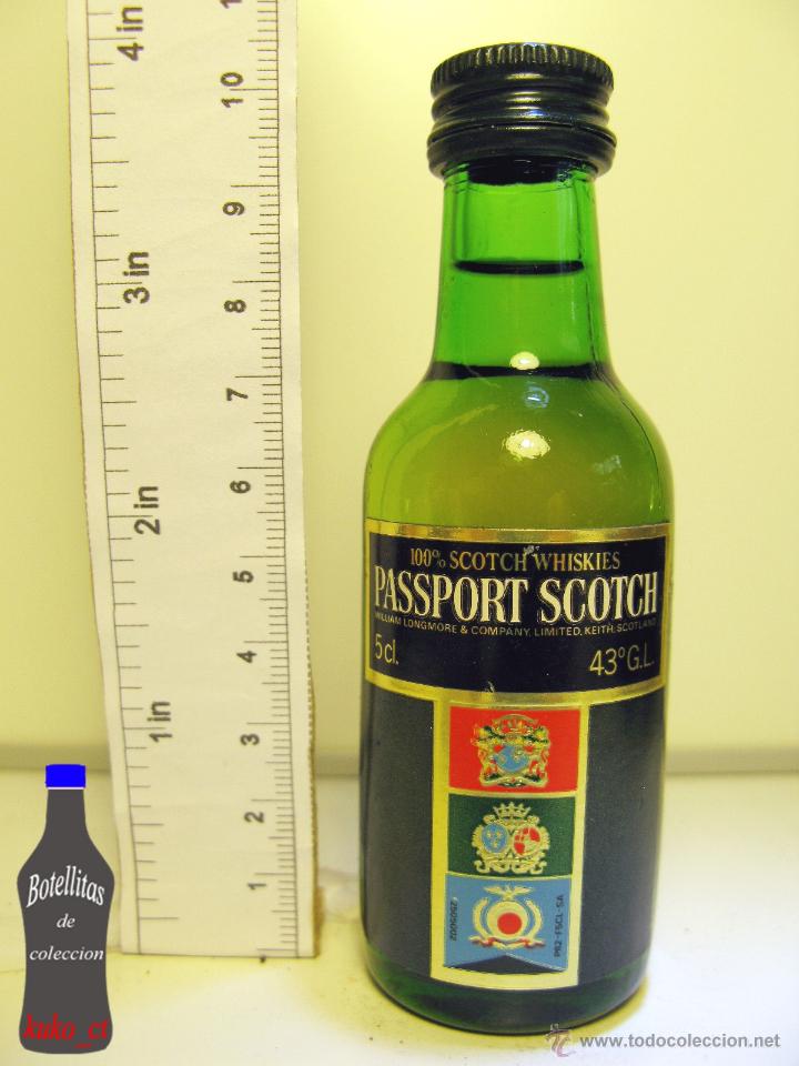 Coleccionismo de vinos y licores: BOTELLITA BOTELLIN WHISKY SCOTCH PASSPORT 43%