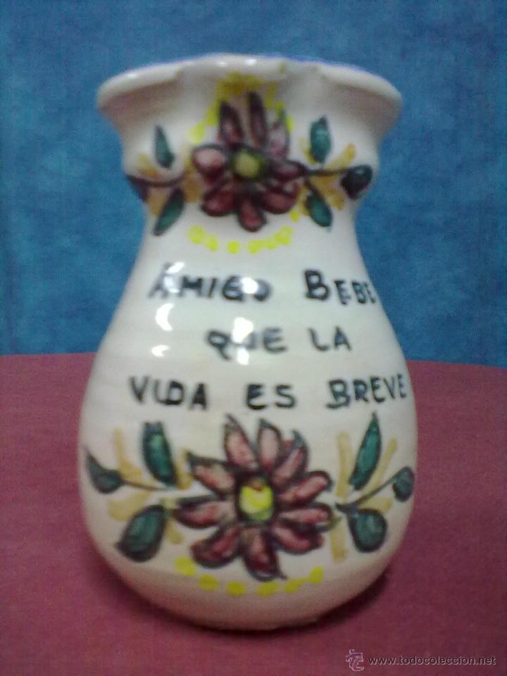 Coleccionismo de vinos y licores: AMIGO BEBE QUE LA VIDA ES BREVE JARRA CERAMICA TALAVERA