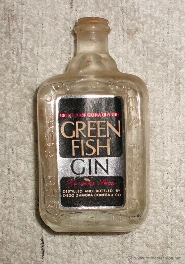 Coleccionismo de vinos y licores: BOTELLIN GREEN FISH. GINEBRA SECA. DESTILERIA DIEGO ZAMORA CONESA. CARTAGENA   RF-3794